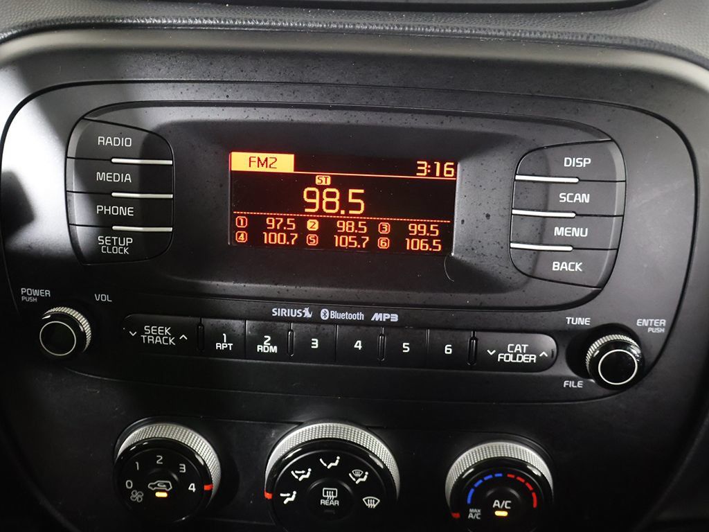Used 2014 Kia Soul FWD image 35
