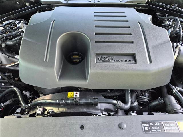 Used 2025 Land Rover Defender 130 X-Dynamic SE AWD/4WD image 25