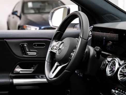 Used 2023 Mercedes-Benz GLA 250 w/ Premium Package image 18