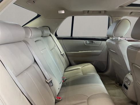 Used 2011 Cadillac DTS Luxury image 17