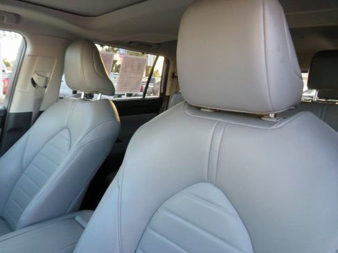 Used 2022 Toyota Highlander XLE image 17