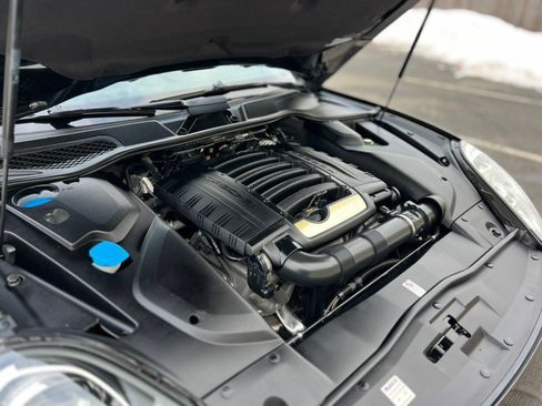 Used 2017 Porsche Cayenne Platinum Edition w/ Premium Package (PJV) image 38