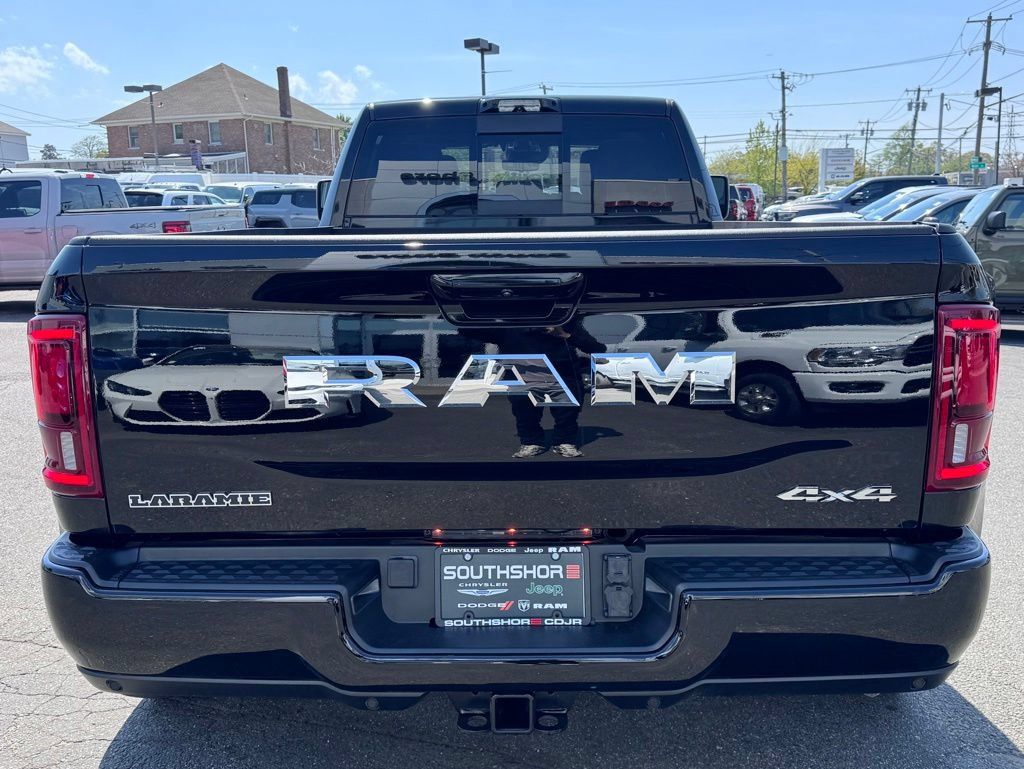 Used 2025 RAM 3500 Limited AWD/4WD image 6