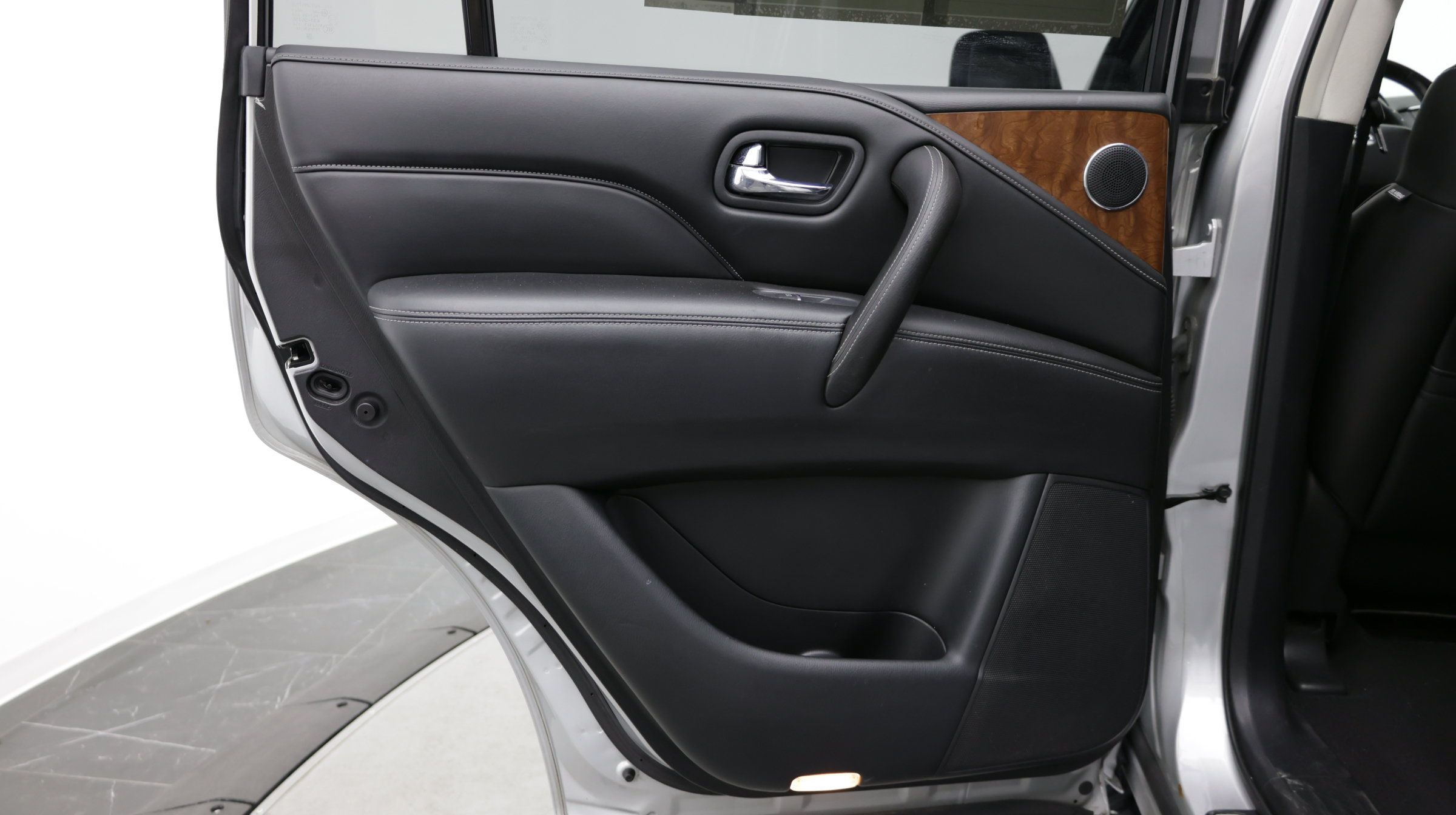 Used 2018 INFINITI QX80 4WD w/ Driver Assistance Package image 35