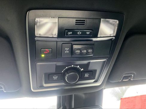 Used 2022 Toyota Tacoma TRD Off-Road image 33