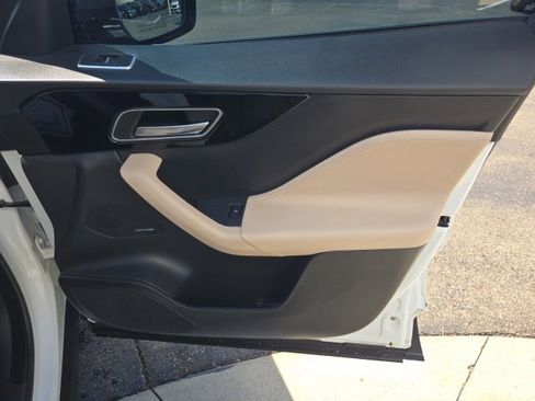 Used 2020 Jaguar F-PACE Premium image 20