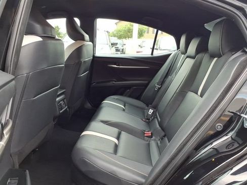 Used 2025 Toyota Camry SE FWD image 9
