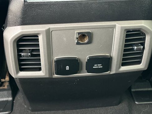 Used 2021 Ford F250 Lariat w/ Chrome Package image 39