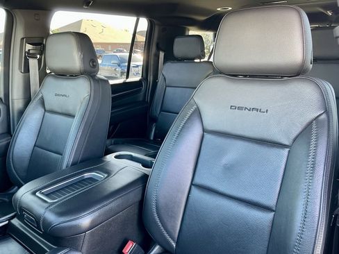 Used 2021 GMC Yukon XL Denali image 39