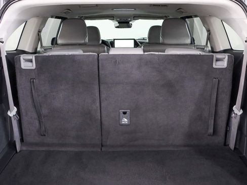 Used 2024 Toyota Highlander Limited FWD image 33