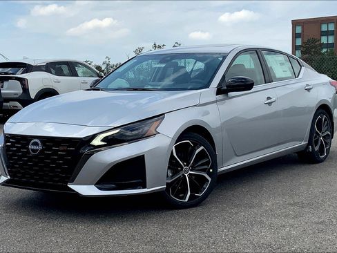 New 2025 Nissan Altima 2.5 SR w/ SR Premium Package image 2