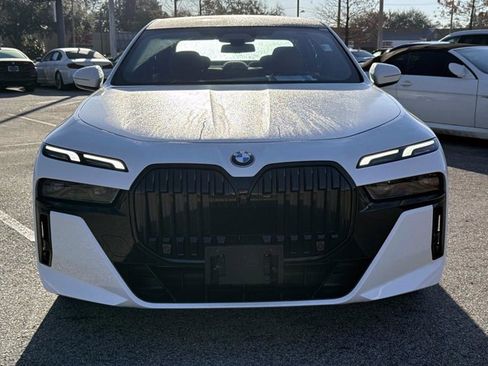 Used 2023 BMW 740i image 8