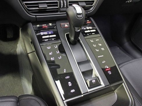 Certified 2026 Porsche Macan GTS AWD/4WD image 29