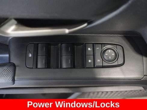Used 2025 Toyota Tacoma TRD Off-Road AWD/4WD image 5