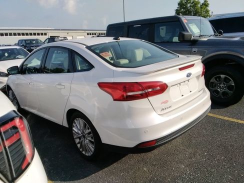 Used 2018 Ford Focus Titanium FWD image 11