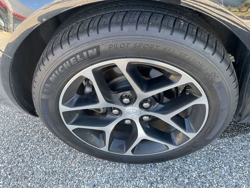 Used 2017 Buick Regal Sport Touring image 9