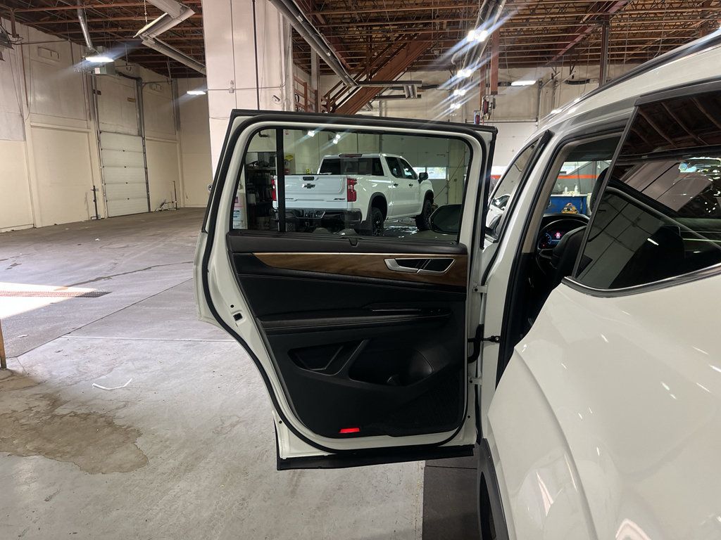 Used 2025 Volkswagen Atlas SE AWD/4WD image 28