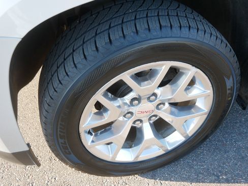 Used 2017 GMC Yukon SLT w/ HD Trailering Package image 16