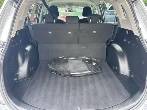 Used 2018 Toyota RAV4 LE FWD image 15