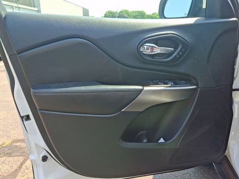 Used 2019 Jeep Cherokee Limited AWD/4WD image 13