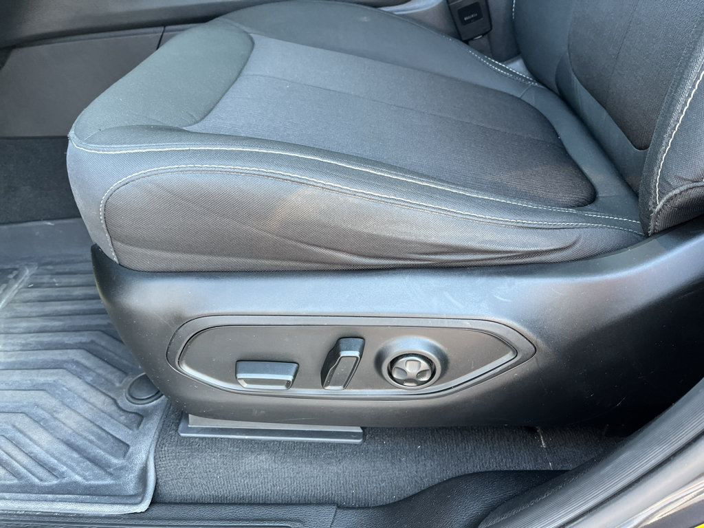 Used 2025 Jeep Grand Cherokee L Laredo RWD image 32