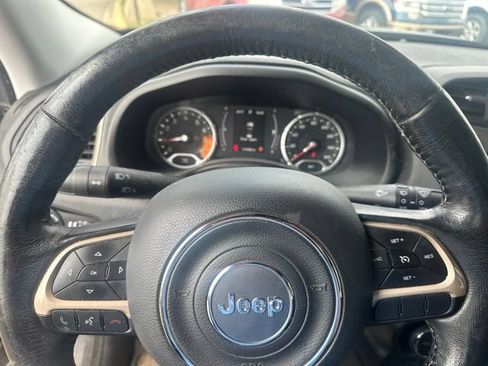 Used 2017 Jeep Renegade Latitude w/ Popular Equipment Group AWD/4WD image 13