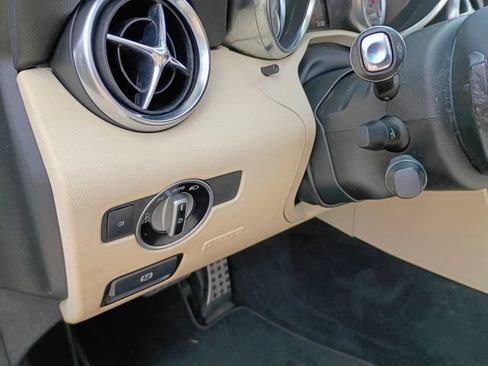 Used 2015 Mercedes-Benz SLK 250 image 37