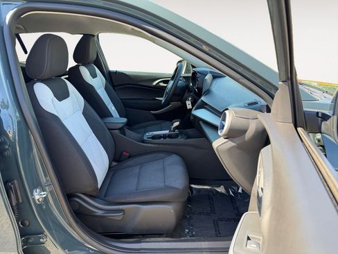 Used 2025 Chevrolet Trax LS w/ LS Convenience Package FWD image 24