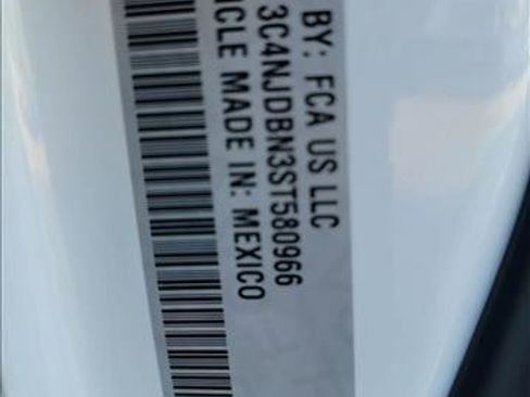 Used 2025 Jeep Compass Latitude image 23