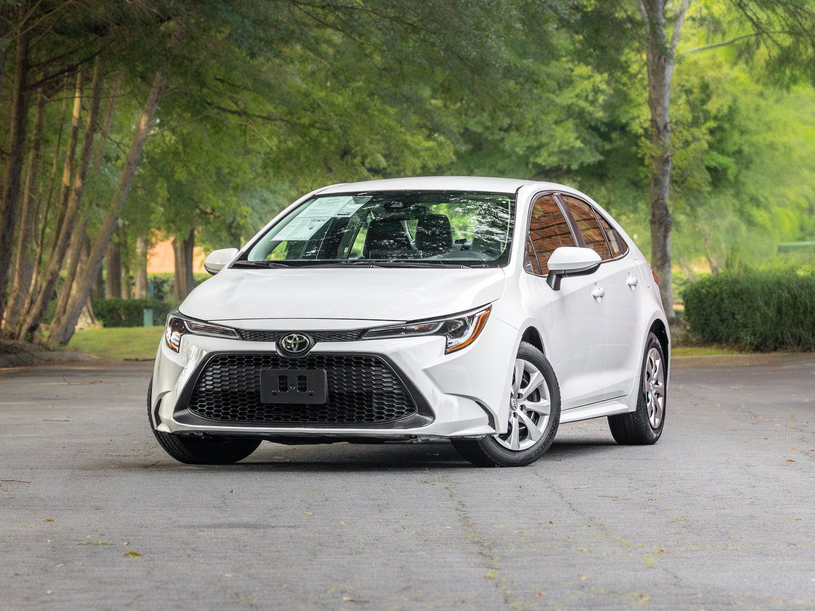 Used 2021 Toyota Corolla LE FWD image 2