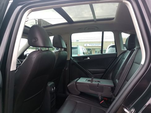 Used 2012 Volkswagen Tiguan SE image 11
