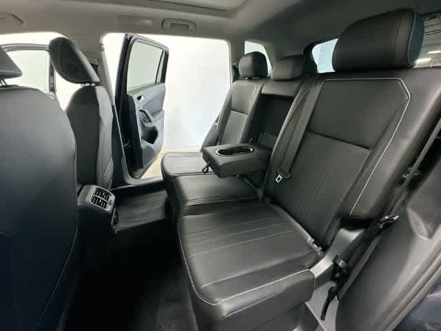 Used 2024 Volkswagen Tiguan SE w/ Panoramic Sunroof Package AWD/4WD image 20