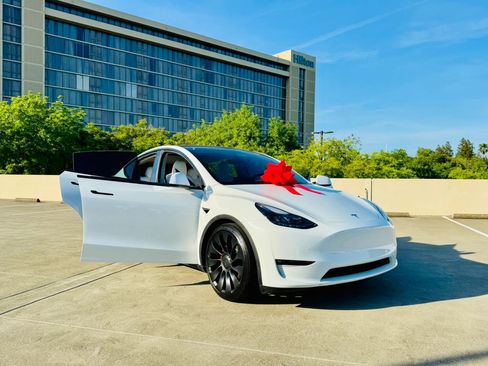 Used 2023 Tesla Model Y Performance AWD/4WD image 27