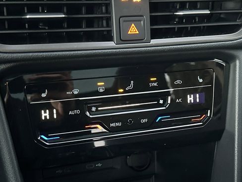 New 2026 Volkswagen Taos SE image 20