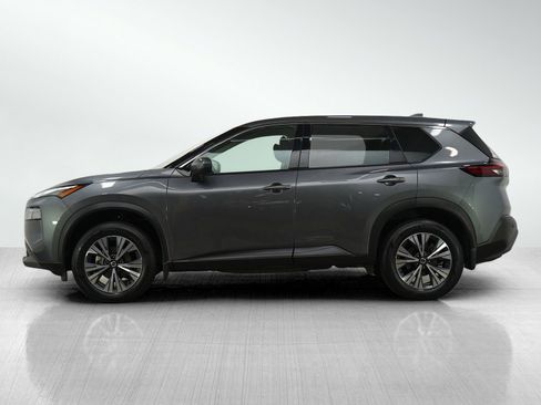 Used 2021 Nissan Rogue SV image 2