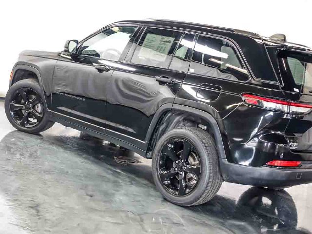 Used 2023 Jeep Grand Cherokee Altitude AWD/4WD image 11