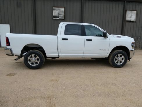 New 2026 RAM 2500 Big Horn AWD/4WD image 4