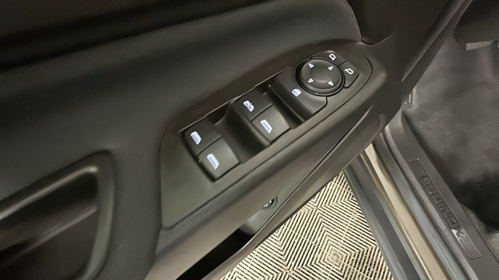 Used 2024 Chevrolet Equinox RS AWD/4WD image 12