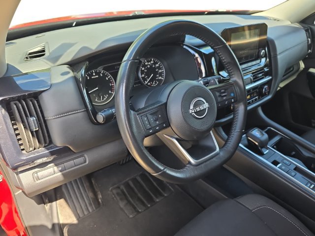Used 2024 Nissan Pathfinder SV FWD image 14