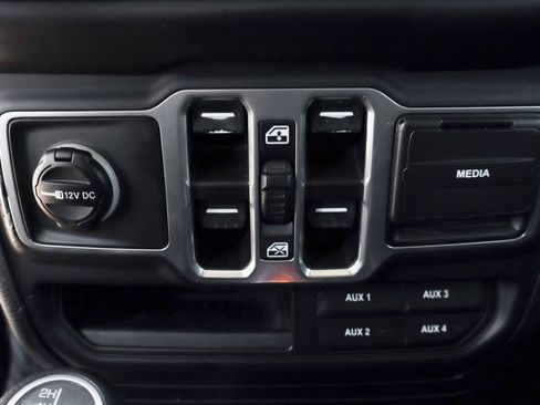 Used 2018 Jeep Wrangler Unlimited Sport AWD/4WD image 36