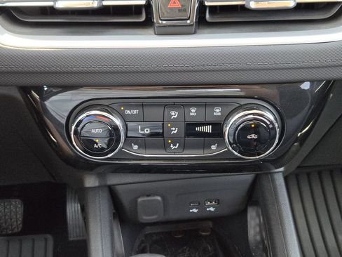 Used 2024 Chevrolet TrailBlazer LT w/ Convenience Package FWD image 14
