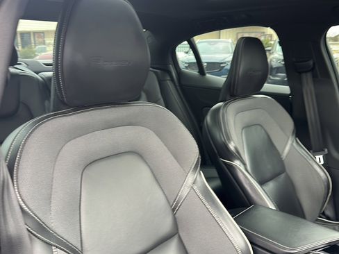 Used 2019 Volvo S60 T6 R-Design image 24