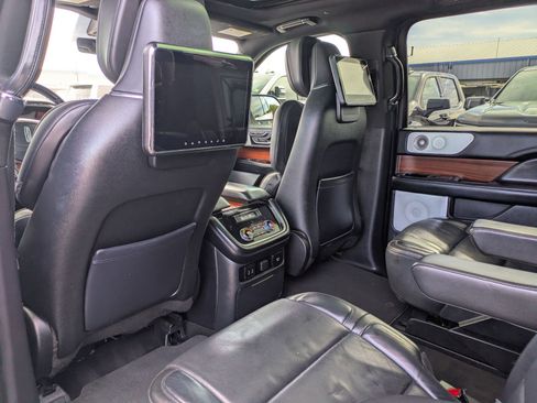 Used 2018 Lincoln Navigator Reserve w/ Technology Package image 15