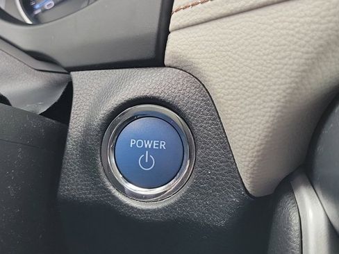 Used 2021 Toyota RAV4 XLE Premium image 34