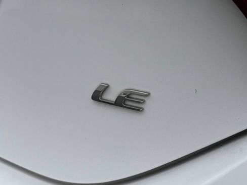 Used 2016 Toyota Corolla LE FWD image 10