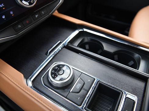 Used 2023 Ford Expedition Platinum RWD image 16