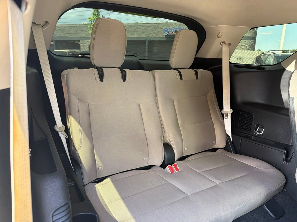 Used 2023 Ford Explorer XLT AWD/4WD image 15