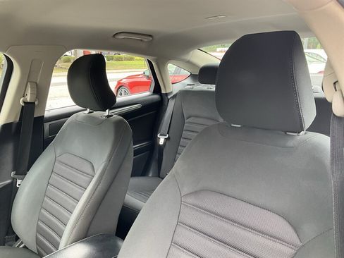 Used 2018 Ford Fusion SE FWD image 22