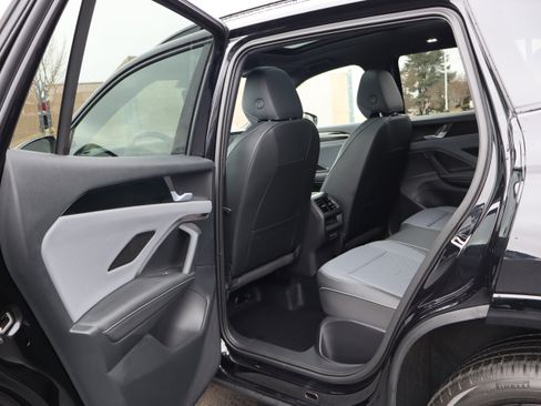 Certified 2025 Volkswagen Tiguan SE R-Line image 24