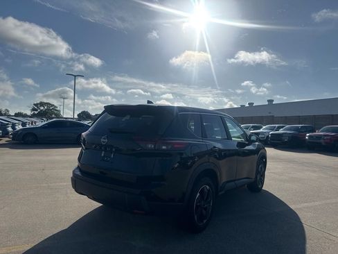 Certified 2025 Nissan Rogue SV FWD image 19